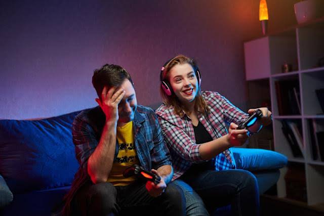 2 Reasons GameStop Should Buy eBay, 1 Reason It Won't