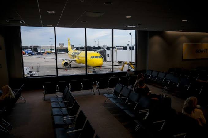 Travel plans upended as Spirit Airlines shuts down, leaving passengers scrambling for other options