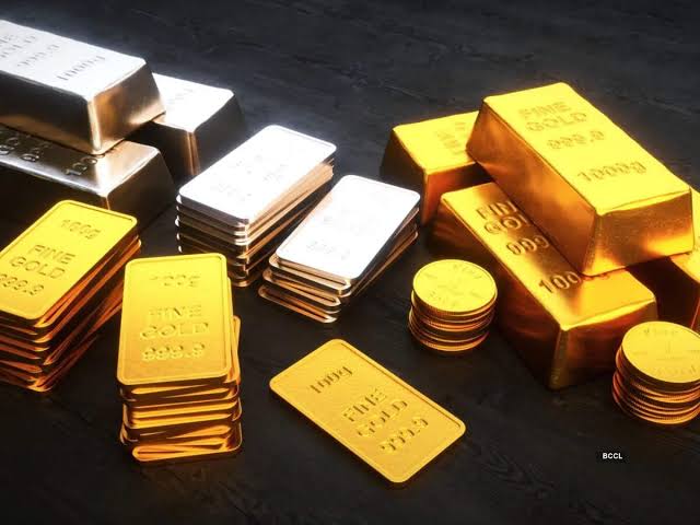 What is gold and silver price prediction for Monday, and will precious metals continue to drop or rise aga