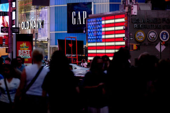 Doris Fisher, Gap co-founder who helped reshape U.S. casual style, dies at 94