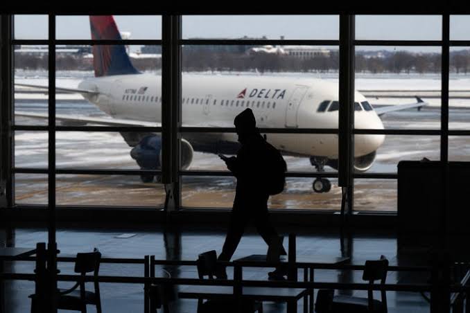 Delta is canceling hundreds of flights due to crew and scheduling challenges, an internal memo shows