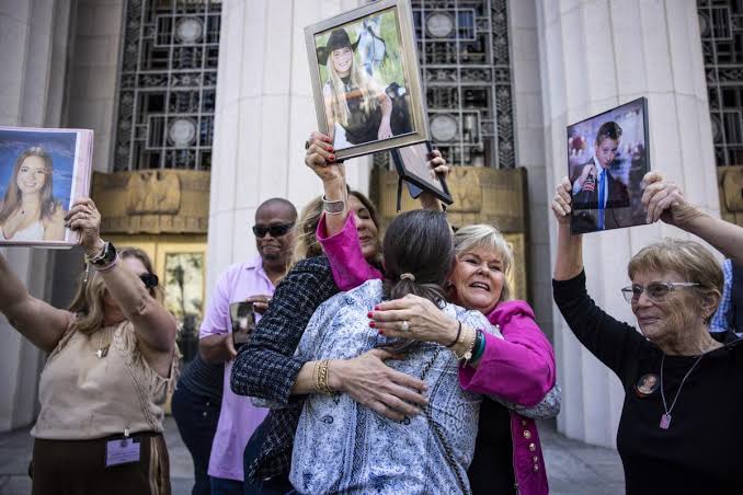 Letters to the Editor: We should rely on parents, not the government, to help kids navigate social media