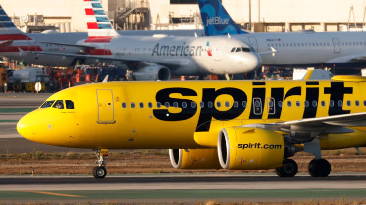 Clock ticks on Spirit Airlines as bondholders weigh Trump bailout. Here's what could happen next