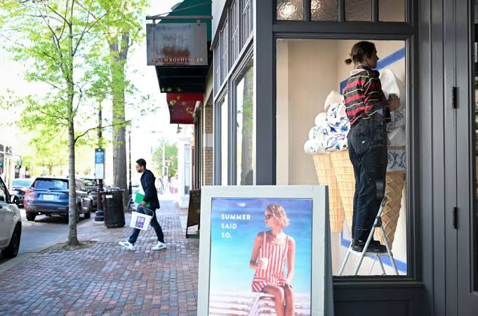 April hiring beat expectations, but economists warn the labor market is ‘frozen’