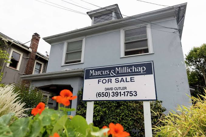 Oakland home values continue to fall — at one of the fastest rates in the nation