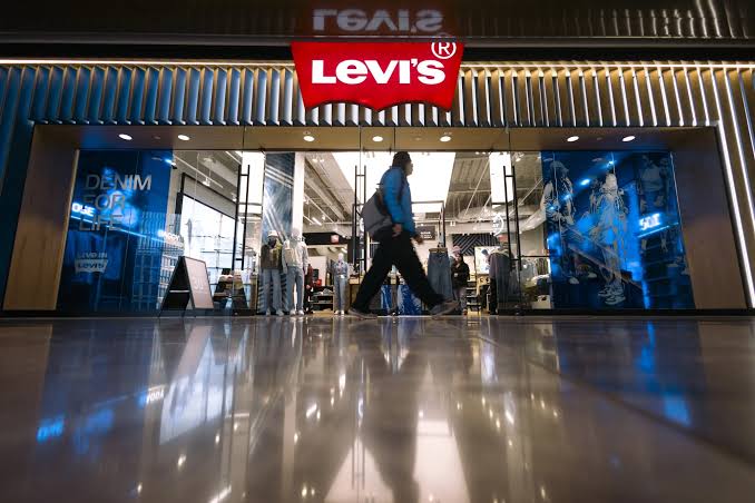 Levi Boosts Full-Year Outlook on Strong Sales; CFO to Retire