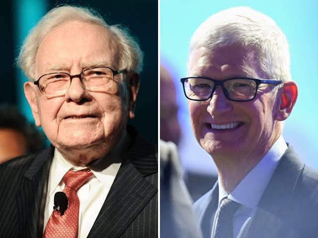Warren Buffett asked Tim Cook to take a bow in a surprise speech at Berkshire meeting