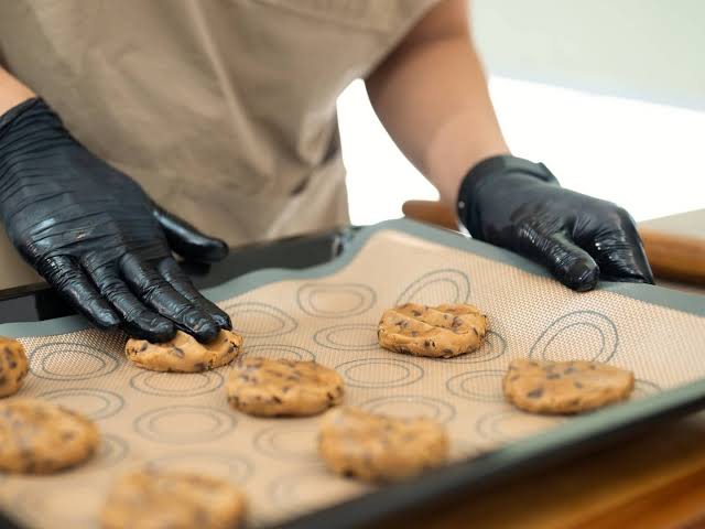 Once-booming cookie chain closes all stores after Chapter 11 filing