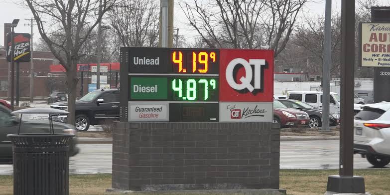 Rockford-area trucking companies feel strain of rising diesel prices