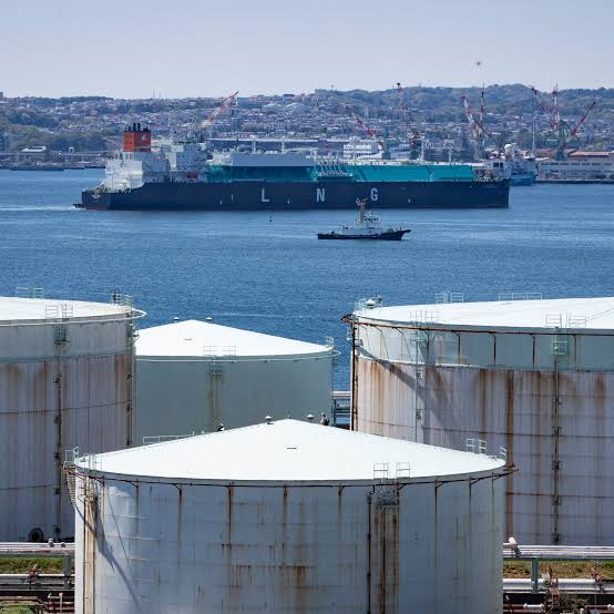 Stocks Waver Ahead of Cease-Fire Talks, but Log Big Weekly Gains