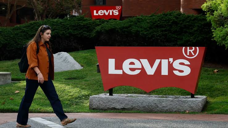 Levi Strauss revenue jumps again, with DTC making up more than half of sales for the first time