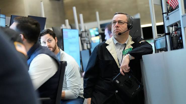 North American stocks fall, oil prices rise as Trump's delays fail to quell fears