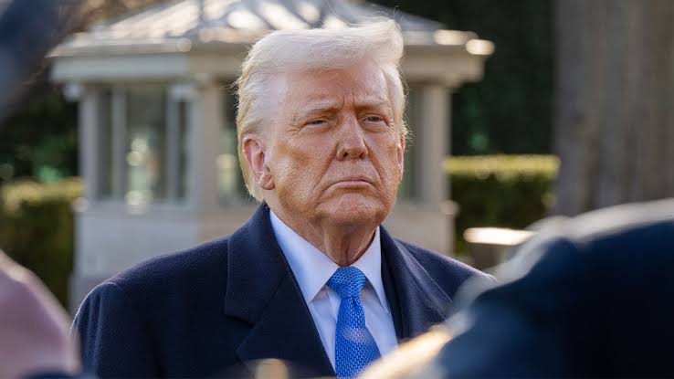 Dow Futures Fall, Oil Rises Amid Iran Tensions