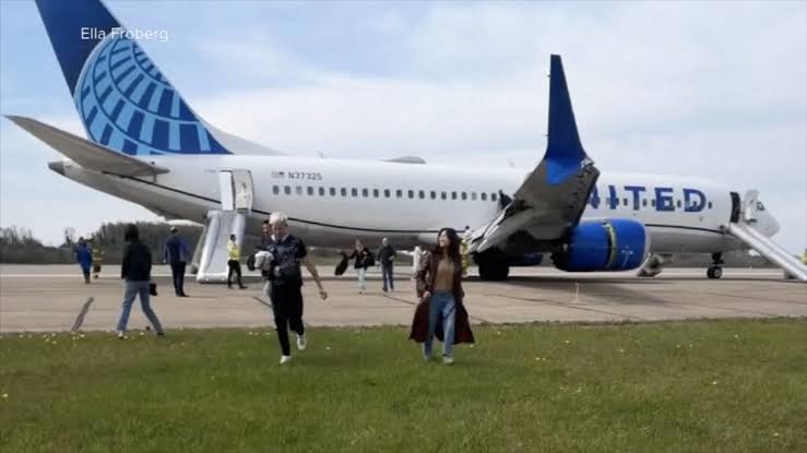 United flight from Chicago's O'Hare airport bound for New York LaGuardia diverted to Pittsburgh for 'potential security concern'
