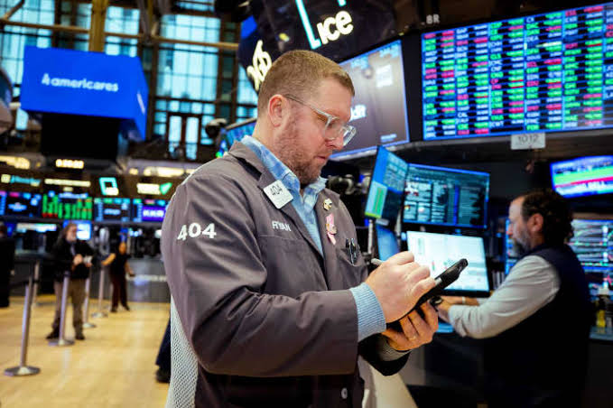 These Stocks Are Today’s Movers: Tesla, Globalstar, Blue Owl, United Airlines, Carnival, Lumentum, and More