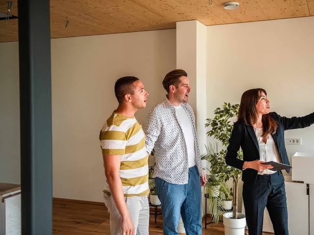 Experts send strong message about decreasing mortgage rates