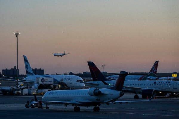 F.A.A. Investigates Near Miss Between Passenger Jets at J.F.K. Airport