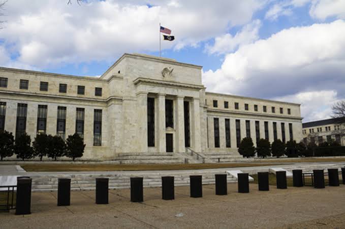 Fed probes bank ties to $1.8T private credit market as redemptions jump