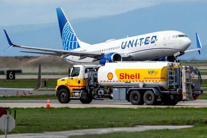 As fuel prices soar, United is raising bag fees