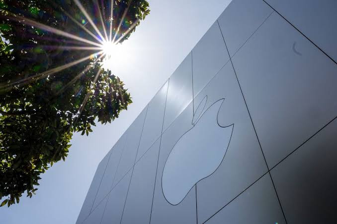 Apple Explores Using Intel, Samsung to Build Device Processors