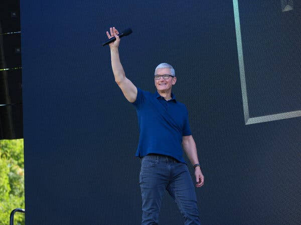 How Tim Cook’s Tech Uniform Helped Make Apple Trillions