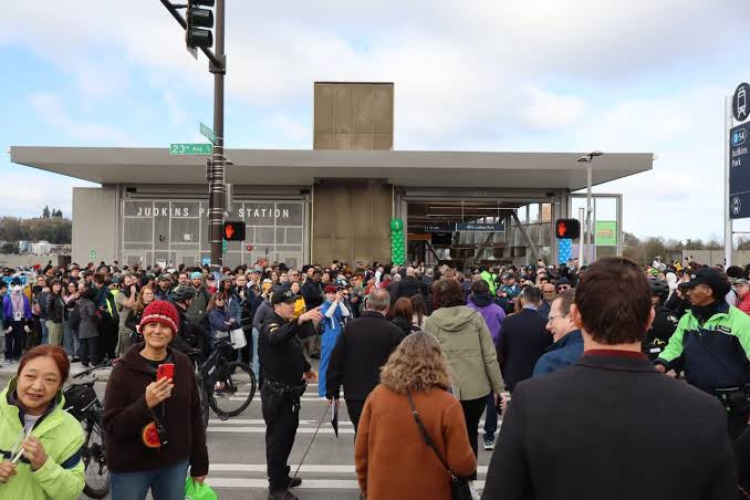 Ridership Topped 200,000 on 2 Line Crosslake Connection's Opening Day