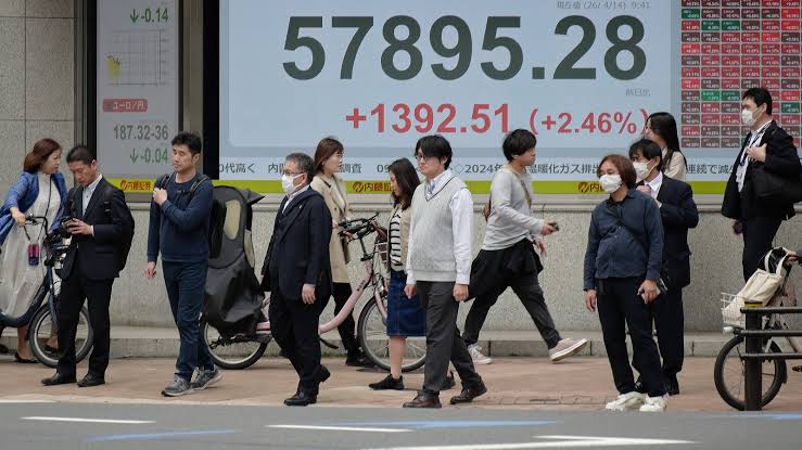 Oil Drops and Stocks Approach Highs as Investors Eye Possible Path to Peace