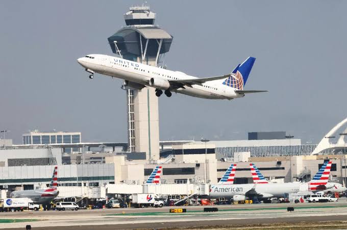 United Airlines pilot reports possible drone collision 3,000 feet over San Diego