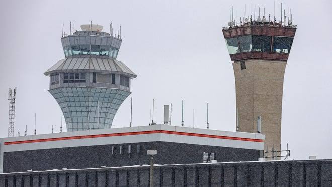 FAA to cut flights at Chicago O'Hare this summer. What this means