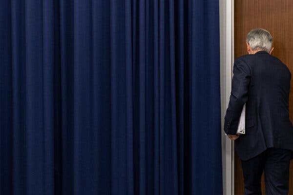 Behind Powell’s High-Stakes Decision to Stay at the Fed