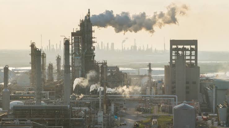 Oil resumes rally as U.S.-Iran fire exchange rattles fragile Hormuz ceasefire