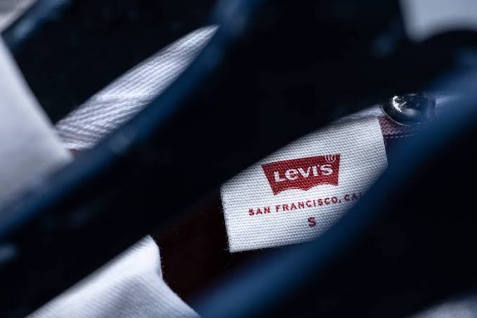 Levi’s boosts its sales outlook, defying concerns about the impact of the Iran conflict