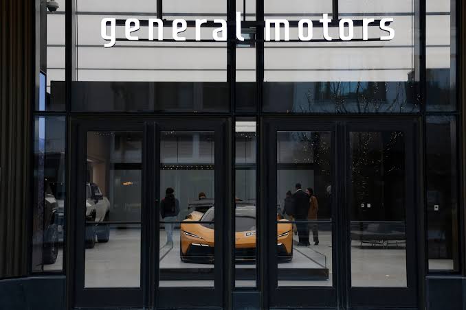 GM to Cut Hundreds of White Collar Workers in Push to Trim Costs