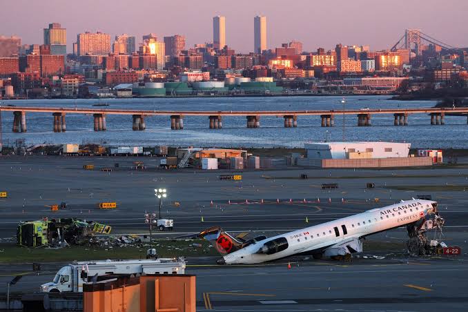 Controllers say LaGuardia needed more staff on busy night of Air Canada collision