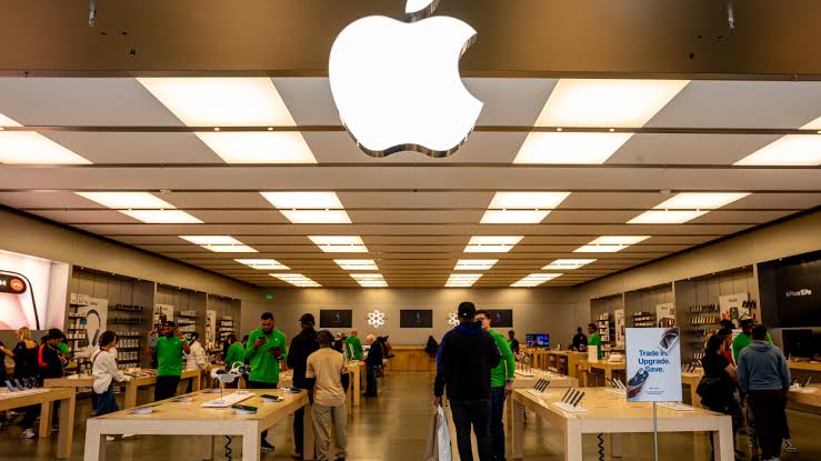 Apple will close its first unionized retail store