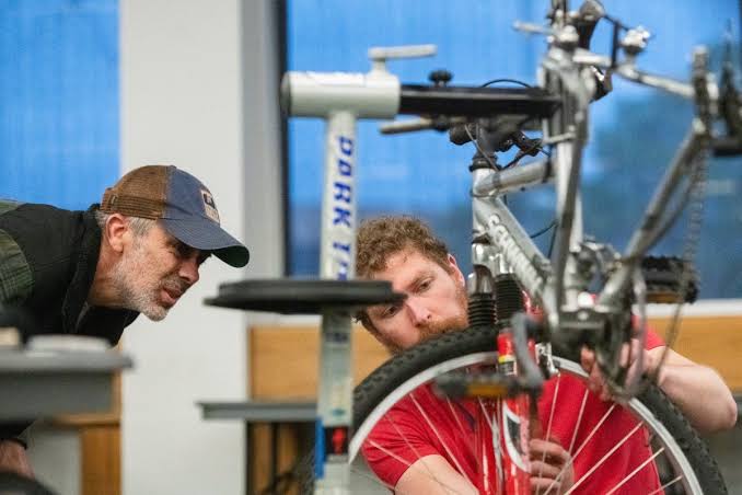 Across Colorado, people are fighting for the right to repair their stuff. Where can they go to learn how to do it?