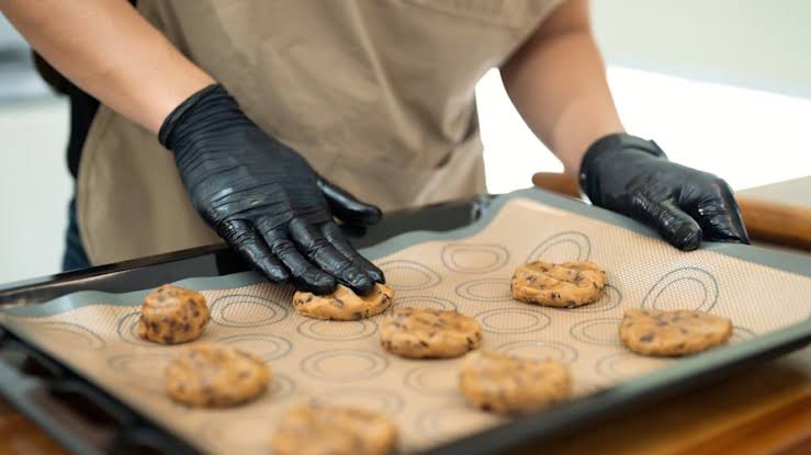 Once-booming cookie chain closes all stores after Chapter 11 filing