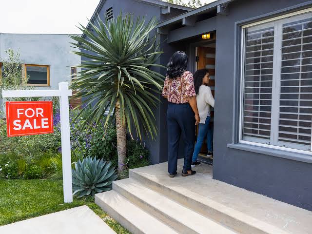 Redfin issues blunt warning about mortgage rates and housing market