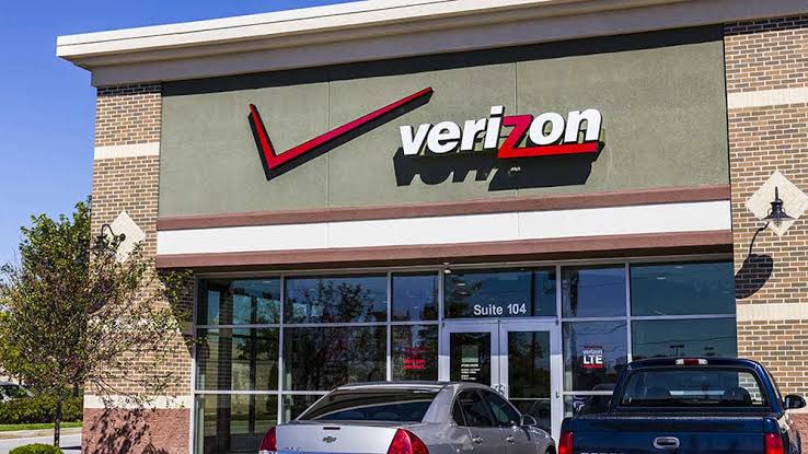 Verizon Rises On Earnings Beat, Surprise Subscriber Gain