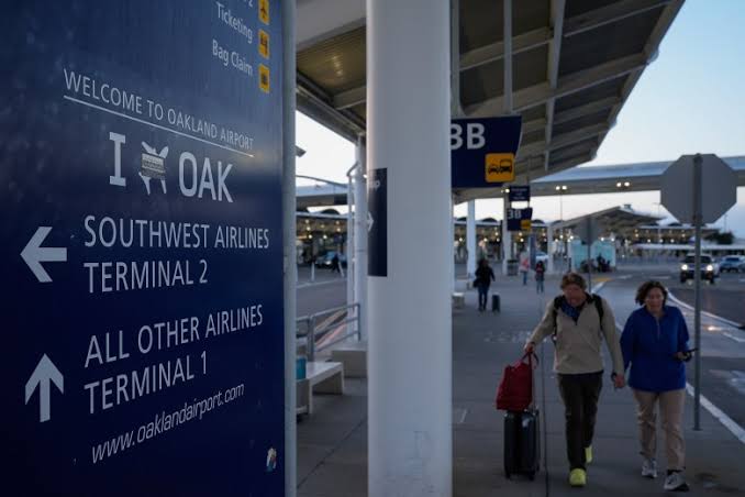 It’s official: The ‘Oakland San Francisco Bay Airport’ name stays