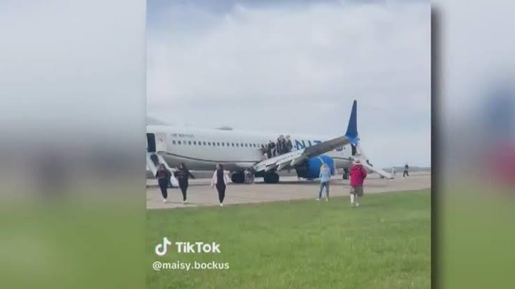 Flight from Chicago to New York diverts to Pittsburgh over "possible security issue"