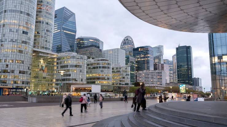 European stocks soar after Iran keeps Strait of Hormuz open; travel stocks gain 5%