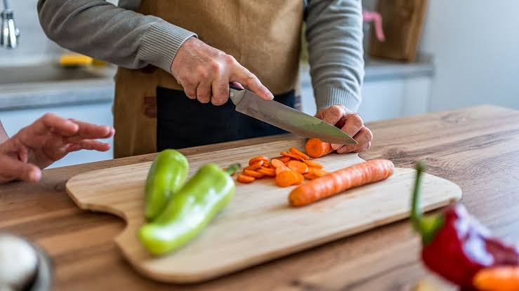 Four common kitchen habits that chefs say home cooks need to stop doing immediately