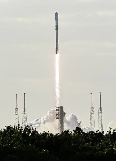 See photos of the Saturday SpaceX rocket launch from Florida with NASA resupply mission
