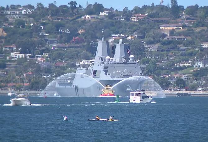 USS John P. Murtha returns to San Diego carrying Orion spacecraft