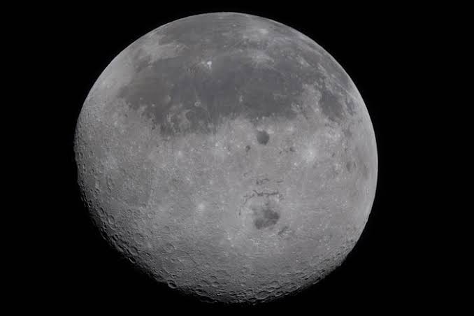 A look at Artemis around the far side of the moon