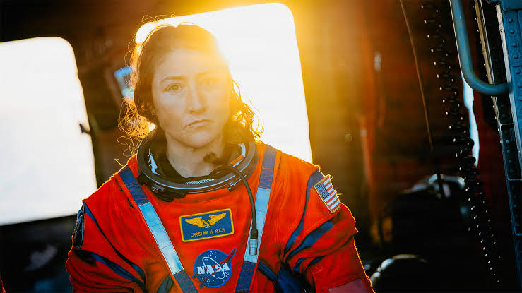 How a Navy photographer snapped an iconic Artemis II astronaut photo