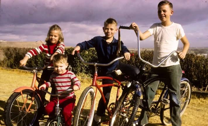 Psychology Says ’60s and ’70s Kids Didn’t Become Emotionally Strong From Better Parenting. They Learned to Self-Regulate Through Daily Neglect