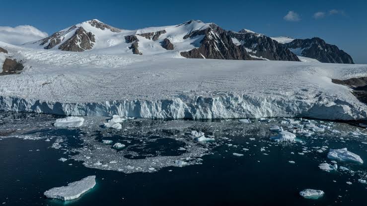Antarctica's sea ice suddenly started shrinking a decade ago — and deep-diving robots are revealing why