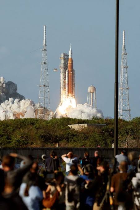 Opinion | Artemis II Brings the Country a Much-Needed Sense of Wonder